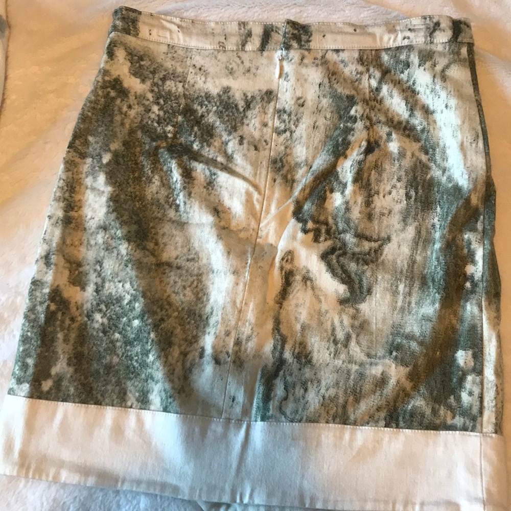Maurie & Eve mini skirt - Picture 2 of 3